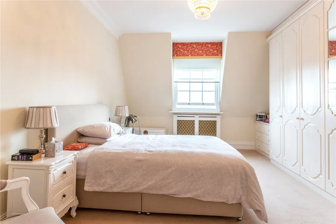 4 bed flat for sale
